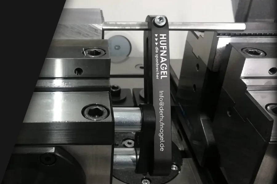 NC-Werkstückanschlag von Hufnagel im Einsatz auf einem CNC-Spannsystem